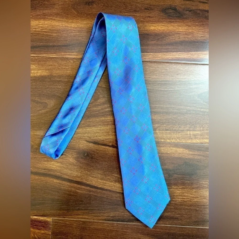 Elegant MICHAEL KORS 100% Silk Blue Jacquard Necktie Like New